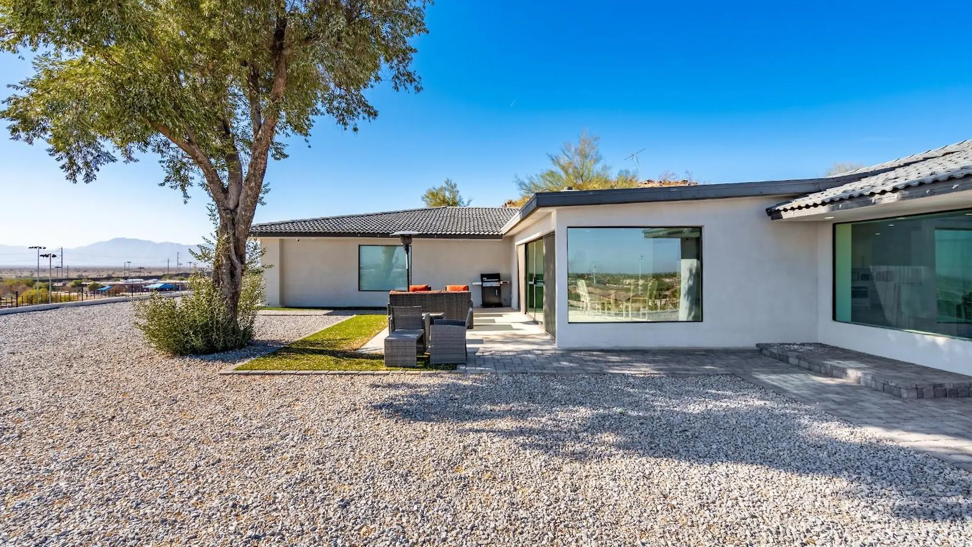 Holiday home Modern 4BR Escape with Mountain Views Villa Phoenix