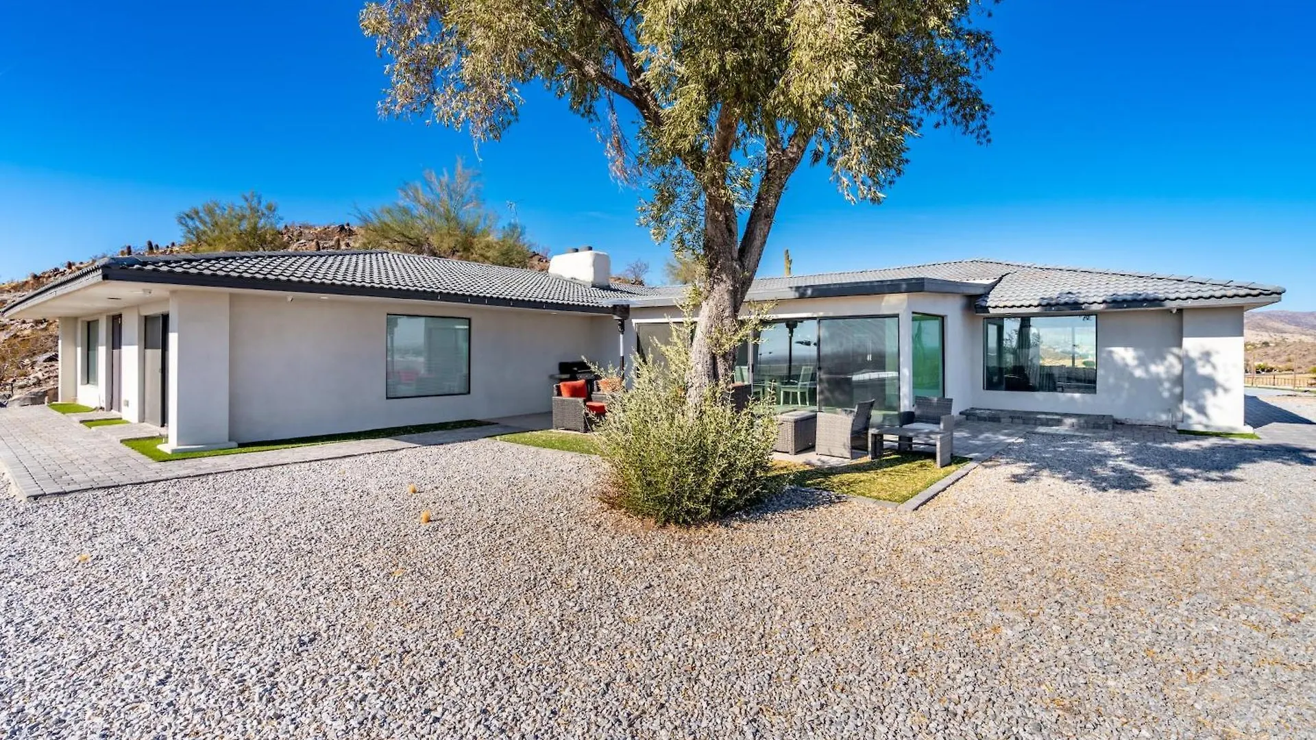 Modern 4BR Escape with Mountain Views Villa Phoenix 0*,