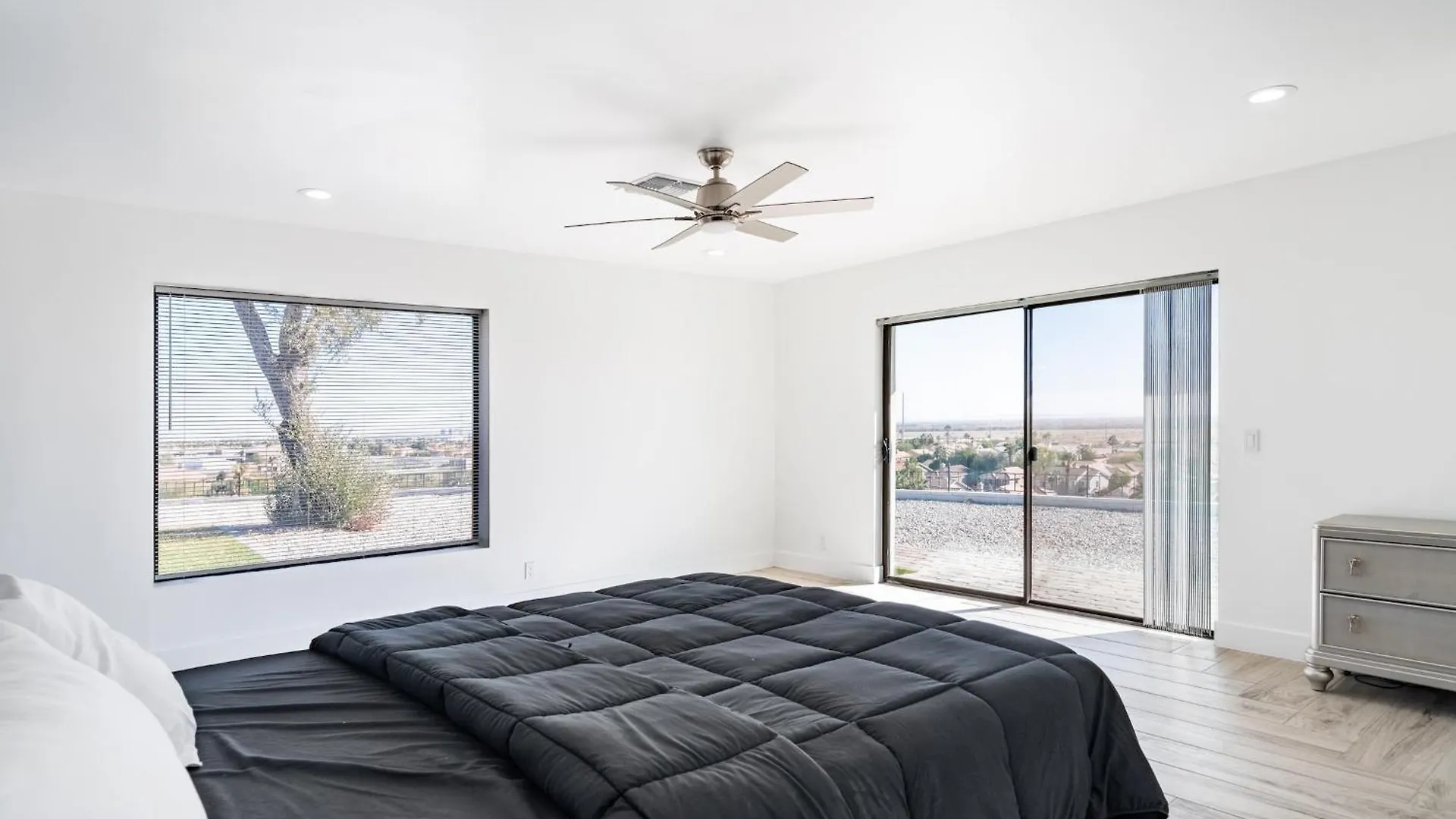 Modern 4BR Escape with Mountain Views Villa Phoenix Holiday home