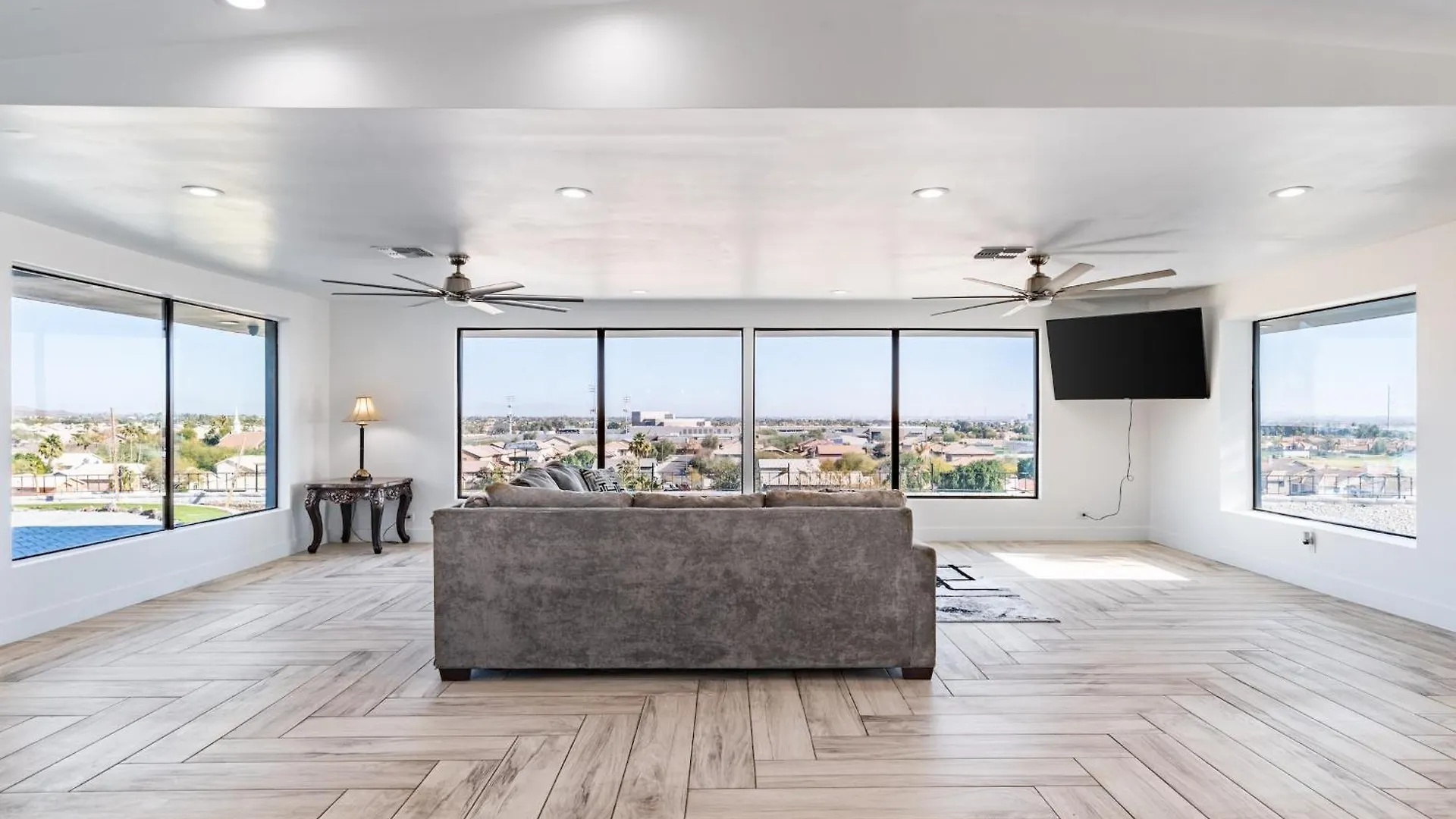 Modern 4BR Escape with Mountain Views Villa Phoenix 0*,