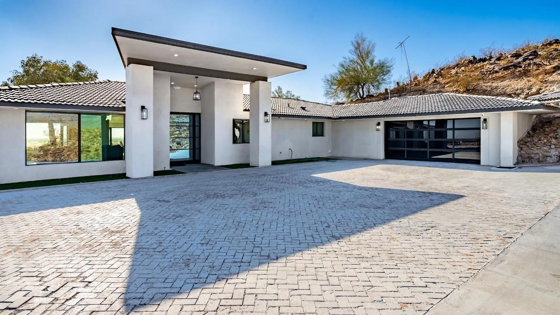 Holiday home Modern 4BR Escape with Mountain Views Villa Phoenix