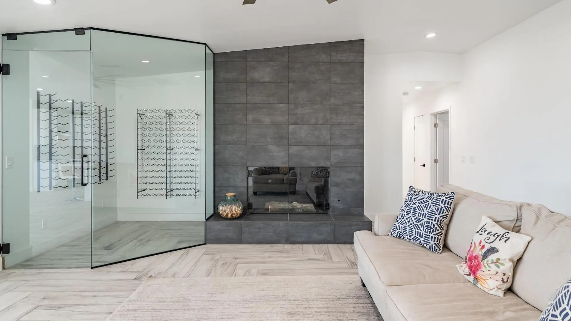 Modern 4BR Escape with Mountain Views Villa Phoenix 0*,