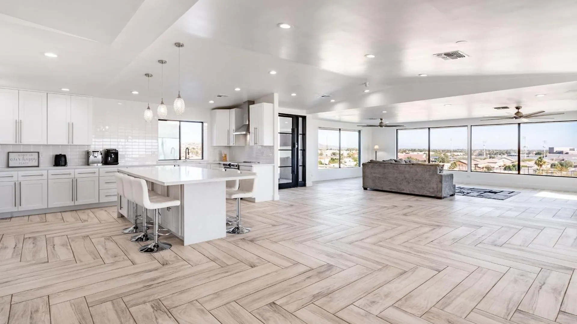 Holiday home Modern 4BR Escape with Mountain Views Villa Phoenix