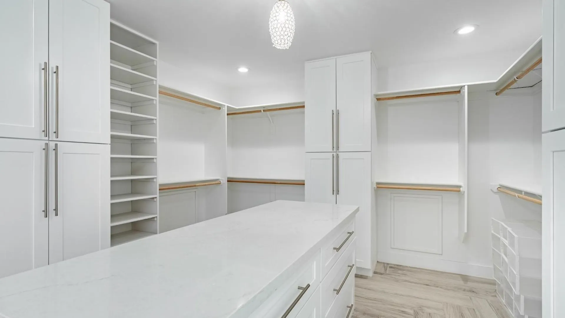 Modern 4BR Escape with Mountain Views Villa Phoenix