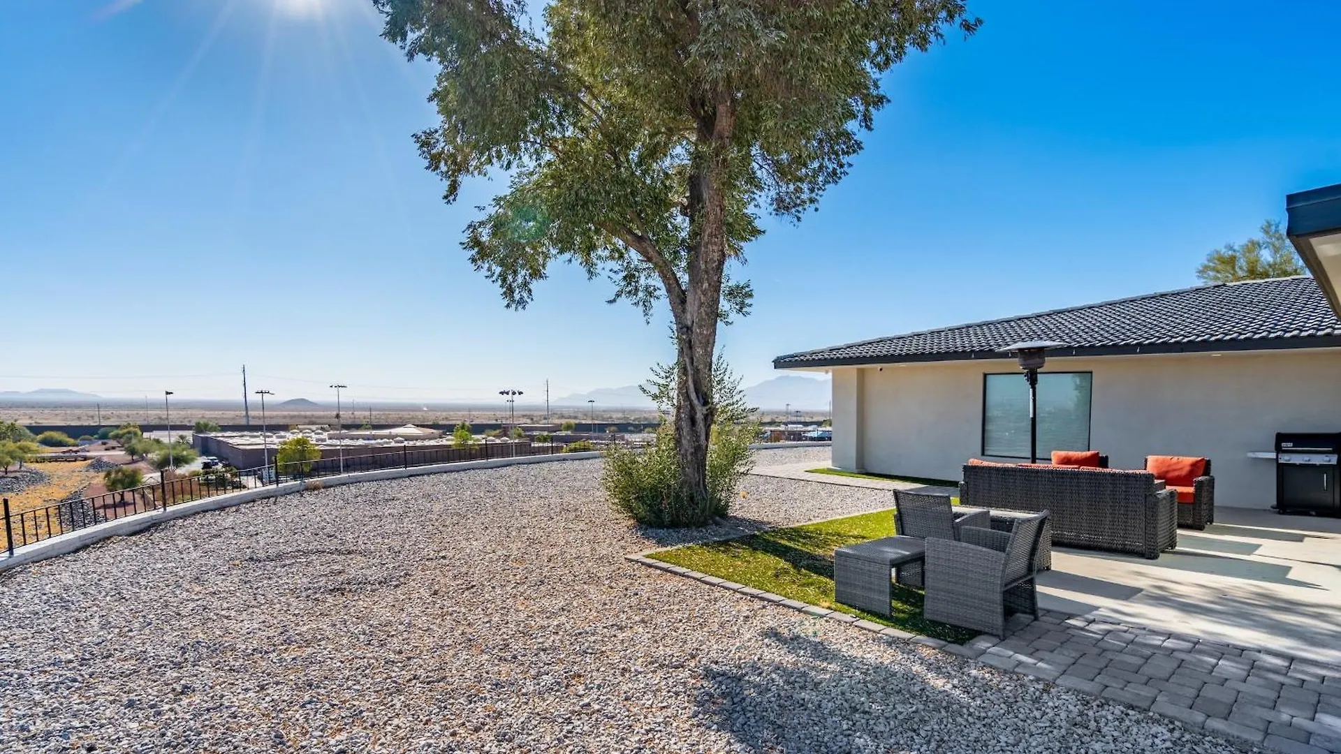 Modern 4BR Escape with Mountain Views Villa Phoenix Holiday home