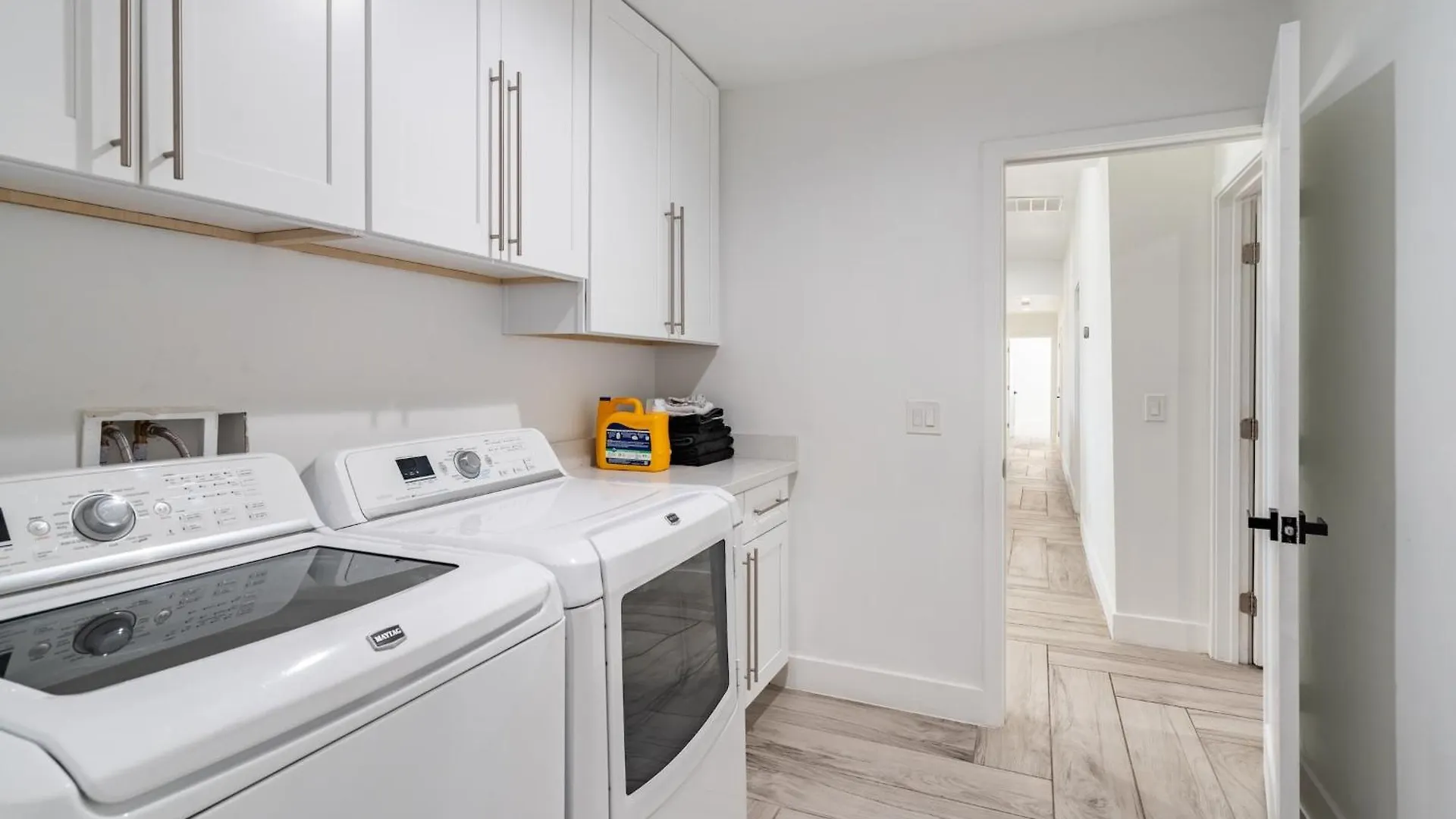 Modern 4BR Escape with Mountain Views Villa Phoenix 0*,